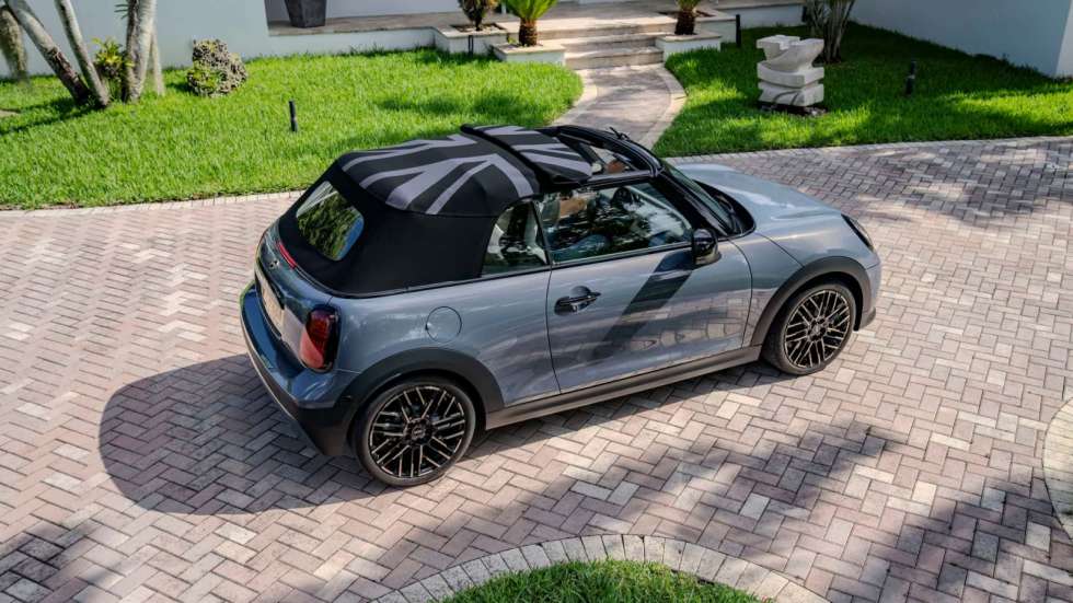 Ανανεώθηκε και παρουσιάστηκε το MINI Cooper Cabrio